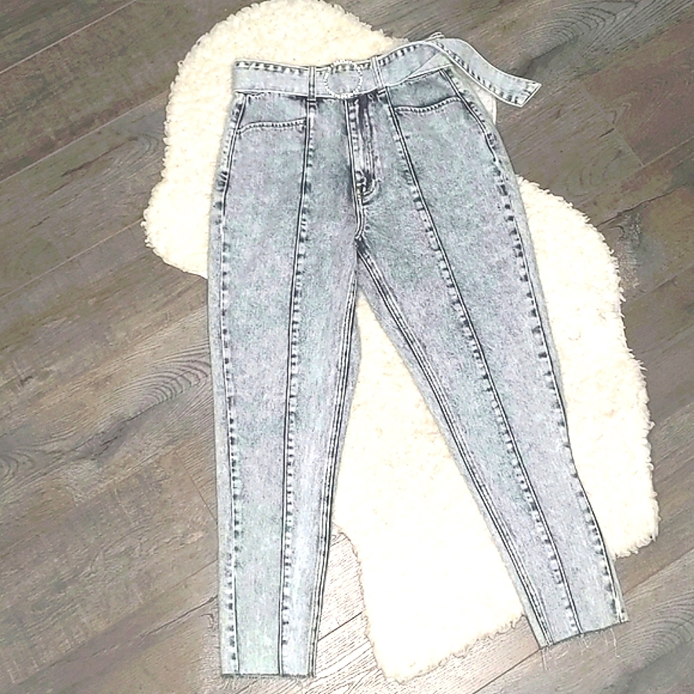 FOREVER 21 High-rise Acid Wash Rhinestone Buckle Jeans